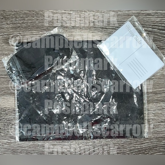 Stray Kids Dominate Tour VIP Soundcheck Gift (Pillowcase, Sleep mask, Postcards) - Picture 2 of 5